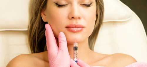 "USTA NA 45 SPOSOBÓW" - ZASTOSOWANIE KWASU HIALURONOWEGO I BOTULINY W MODELOWANIU UST I REWITALIZACJI OKOLICY DOLNEJ PARTII TWARZY